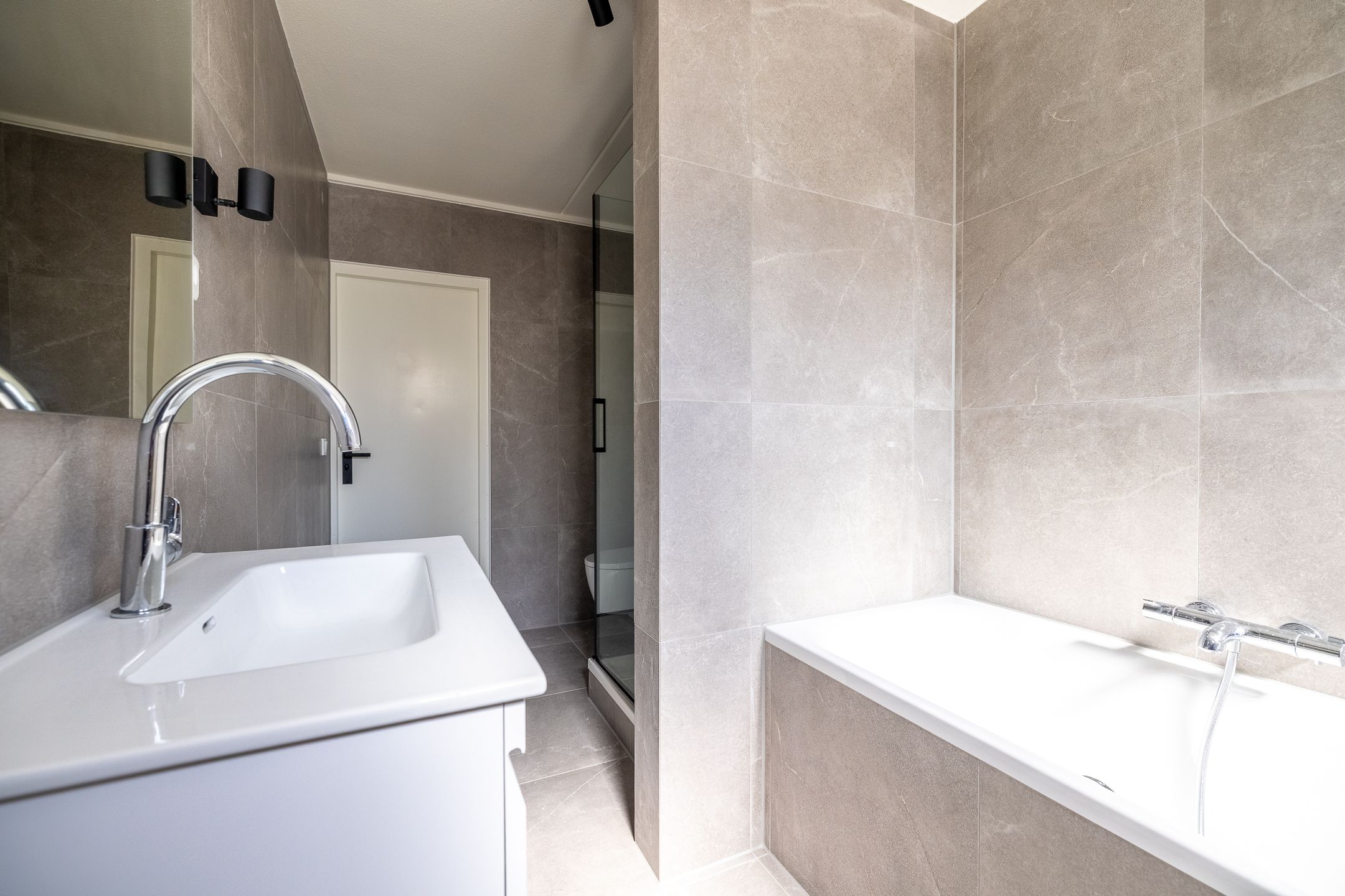 Photo 27 of Grotestraat 13-A