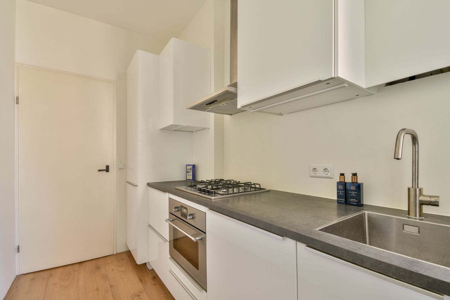 Foto 14 van Jacob Obrechtplein 9-1