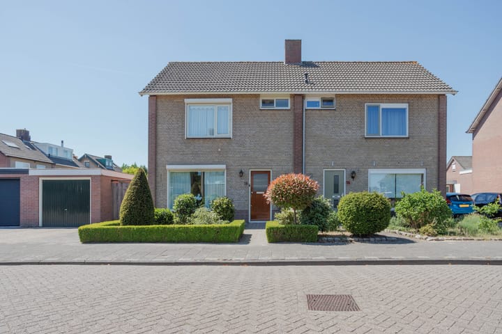 Foto 1 van Debussylaan 16