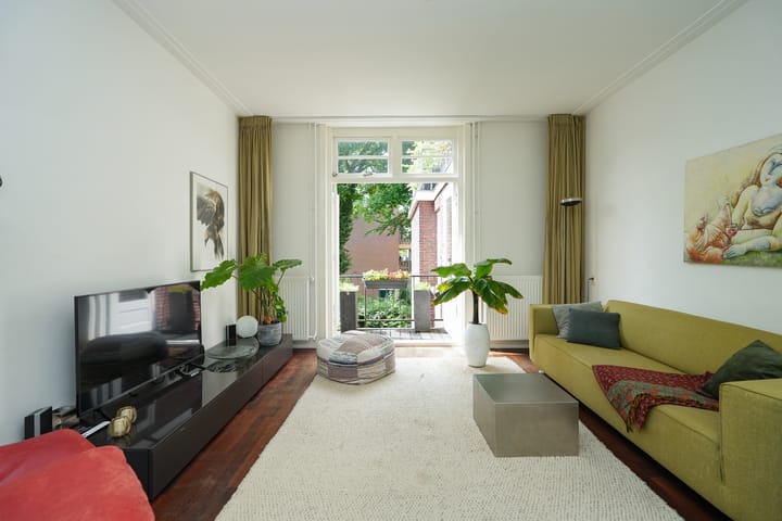 Photo 9 of Ruisdaelstraat 28