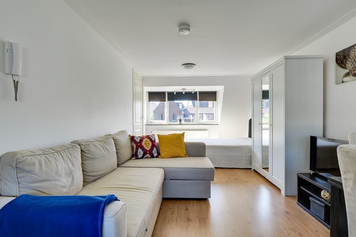 Photo 3 of Van Imhoffstraat 7-B