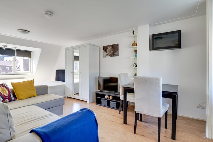 Photo 4 of Van Imhoffstraat 7-B