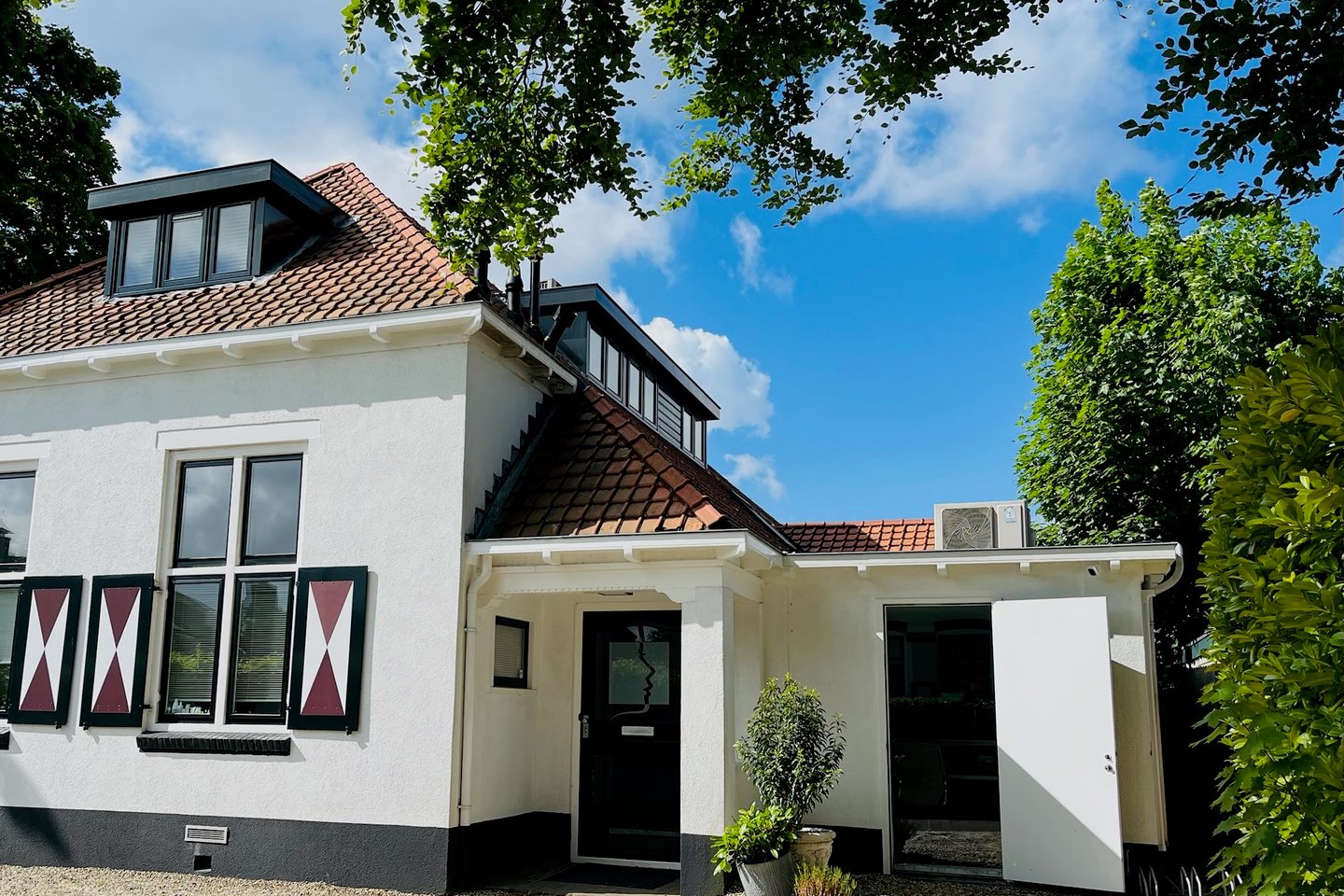 Bekijk foto 1 van Torenlaan 27-a