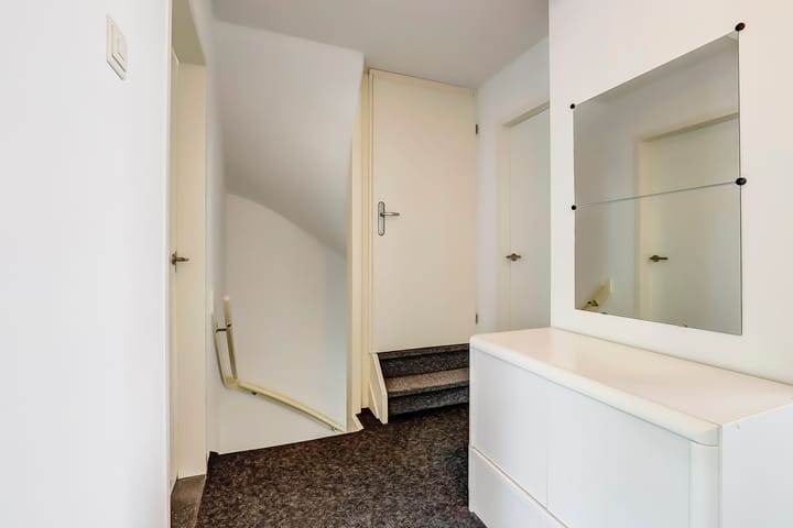 Photo 16 of Graaf Hendrik van den Bergstraat 45