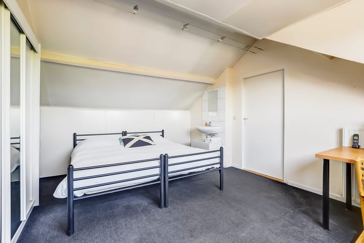 Photo 17 of Graaf Hendrik van den Bergstraat 45