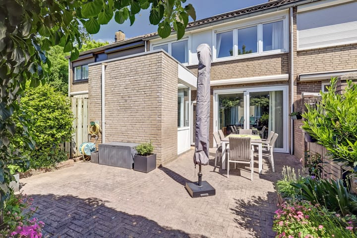 Photo 20 of Graaf Hendrik van den Bergstraat 45