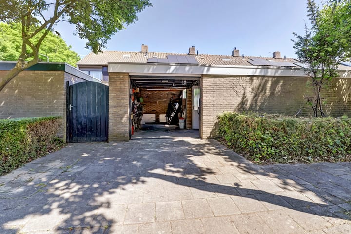 Photo 22 of Graaf Hendrik van den Bergstraat 45