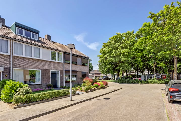 Photo 24 of Graaf Hendrik van den Bergstraat 45