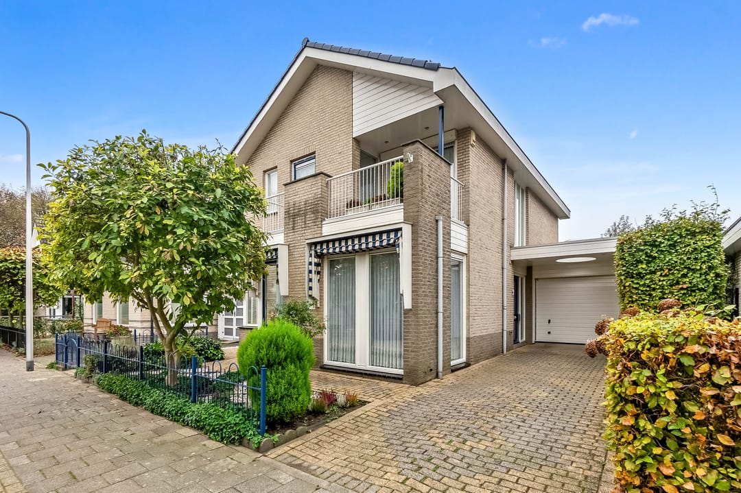 Foto 1 van Van Velzenstraat 9