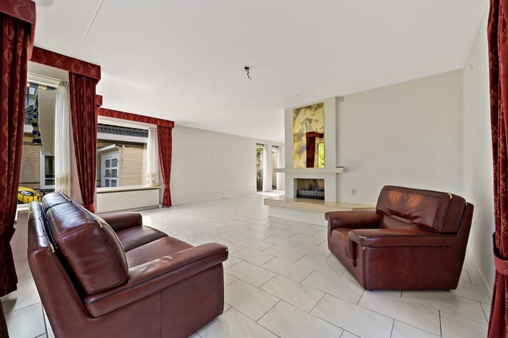 Foto 11 van Van Velzenstraat 9