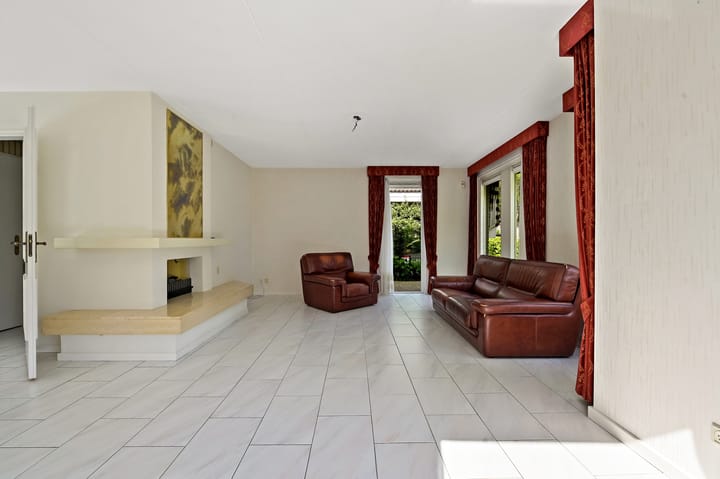 Foto 14 van Van Velzenstraat 9