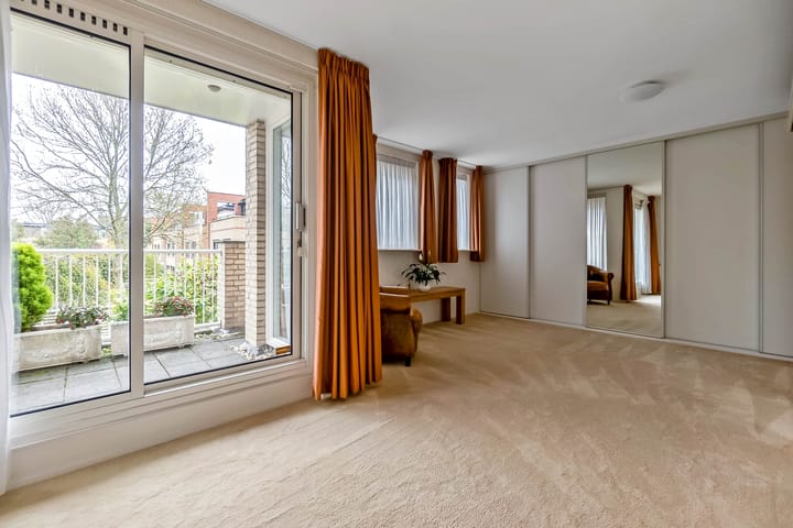 Foto 40 van Van Velzenstraat 9