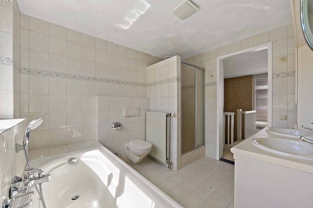 Foto 47 van Van Velzenstraat 9