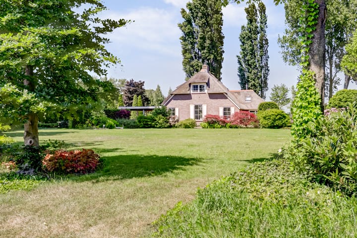 Photo 2 of Meermuidenseweg 7