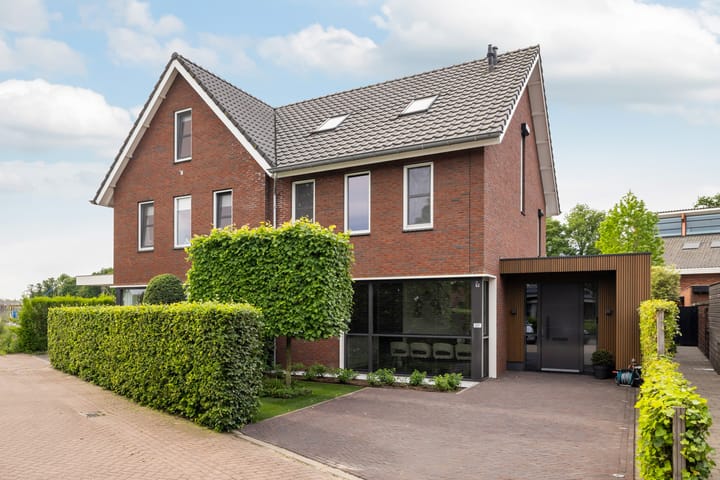 Foto 1 van Dorpsplein 10-E