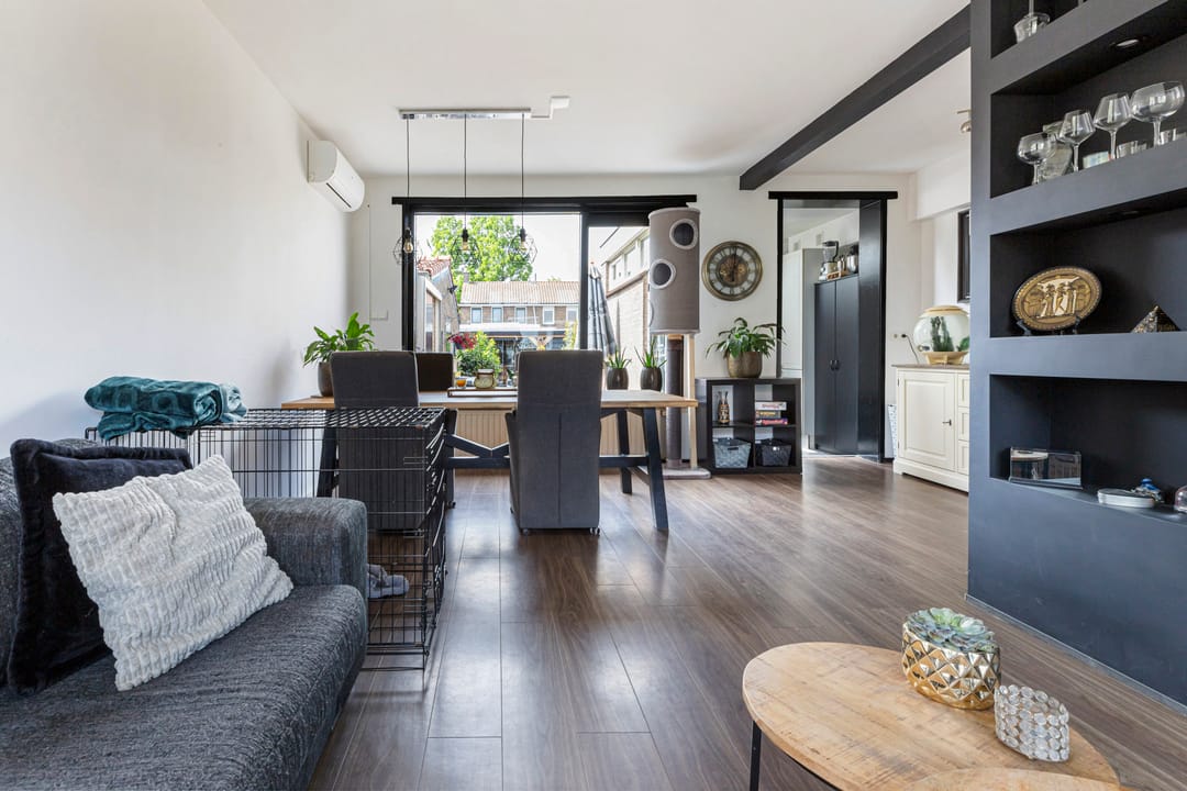 Foto 11 van Domela Nieuwenhuisstraat 17