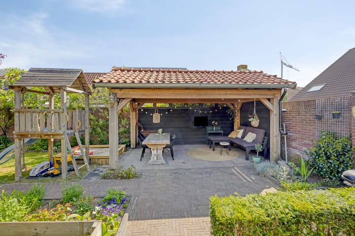 Foto 37 van Burg. Nieuwenhuijzenstraat 29