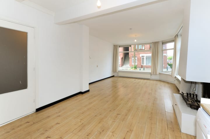 Photo 11 of Laurierstraat 143