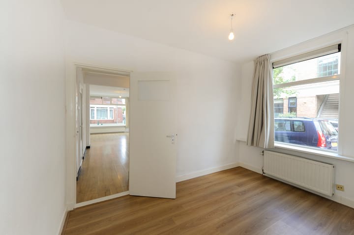 Photo 19 of Laurierstraat 143