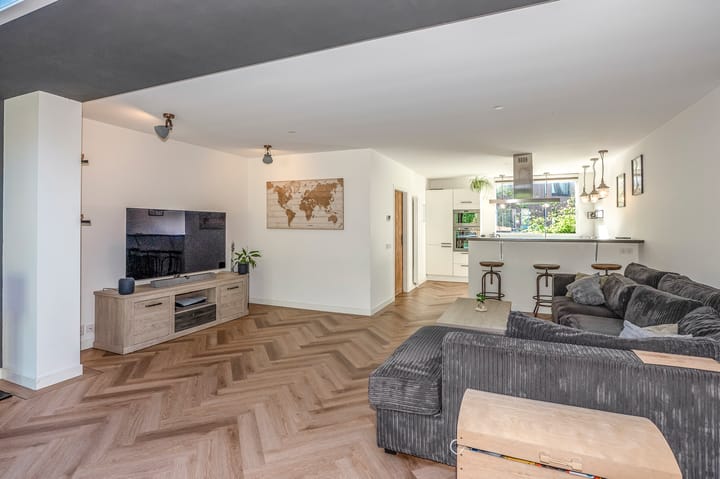 Foto 28 van C.A. van Beverenstraat 60