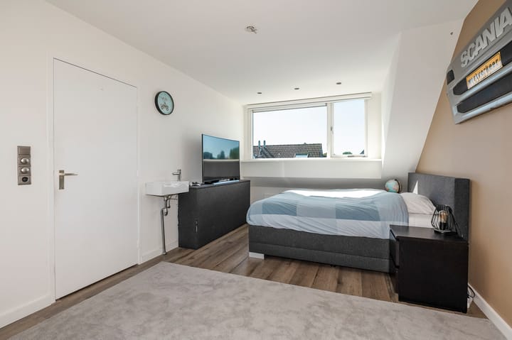 Foto 50 van C.A. van Beverenstraat 60