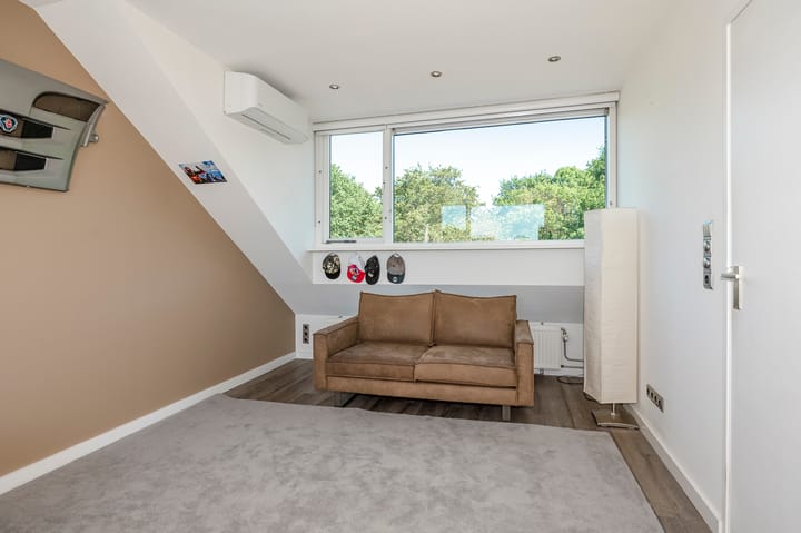 Foto 52 van C.A. van Beverenstraat 60