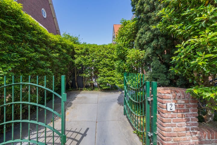 Photo 2 of Alberdingk Thijmlaan 2