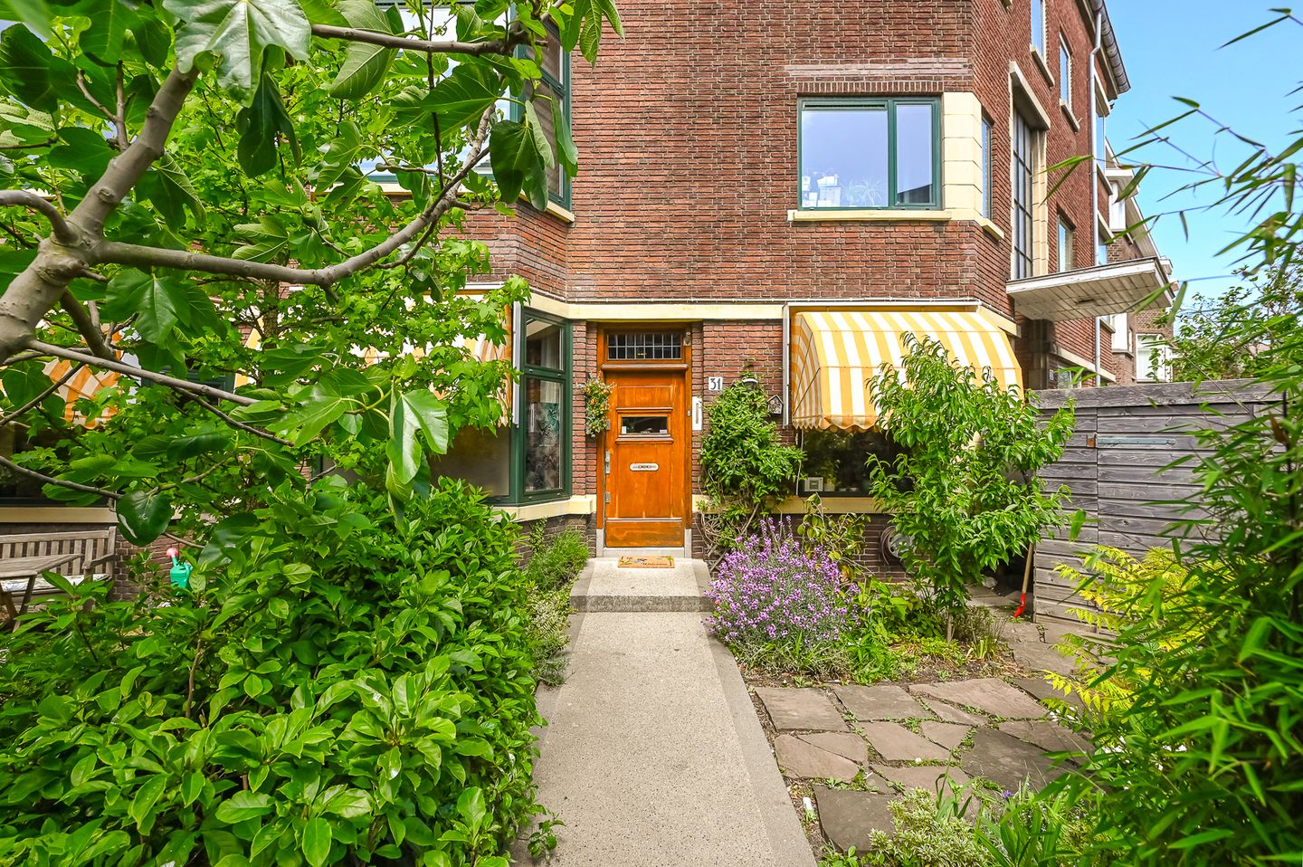 Foto 1 van Aalbessenstraat 31