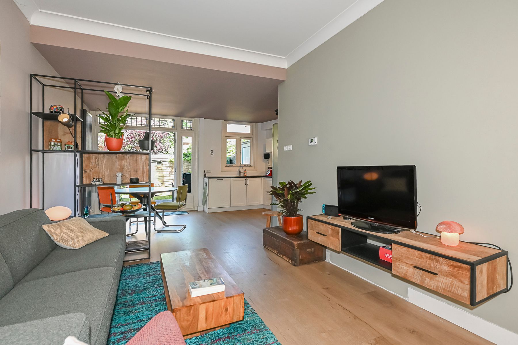 Foto 30 van Aalbessenstraat 31