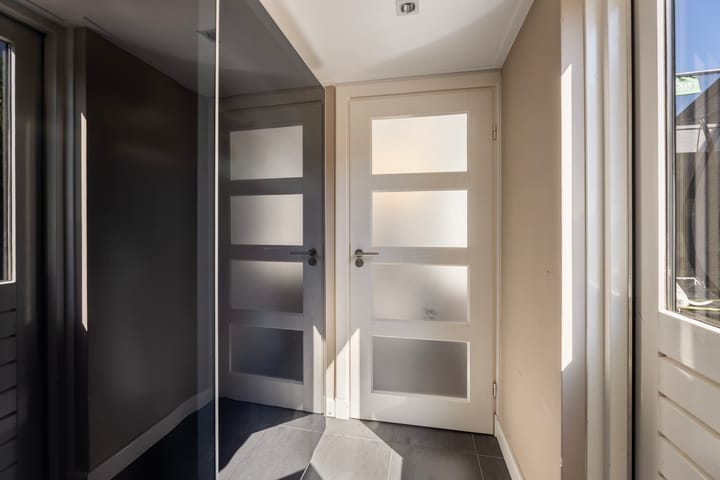 Photo 15 of Zonstraat 6