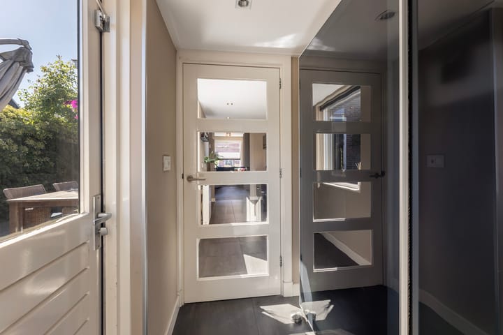 Photo 20 of Zonstraat 6