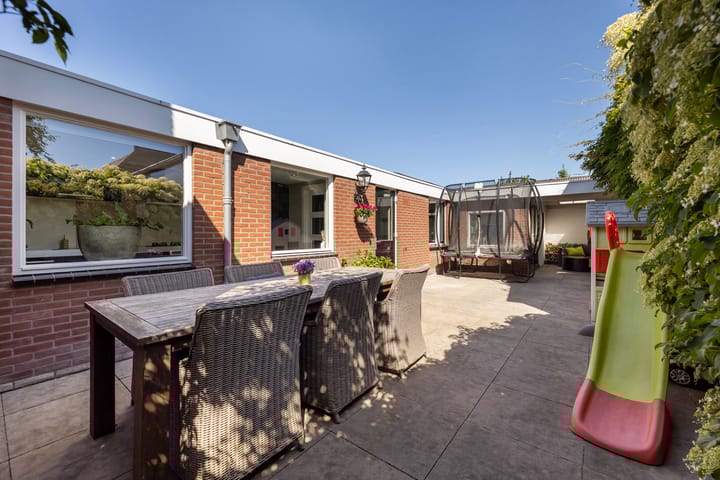 Photo 21 of Zonstraat 6