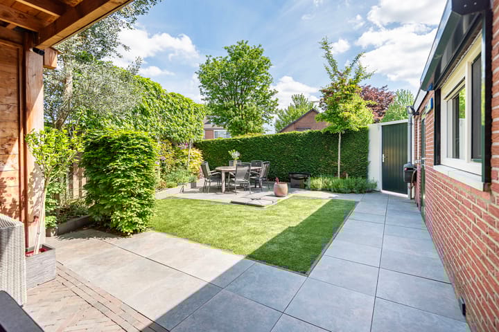 Foto 42 van Meeuwenstraat 10