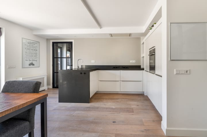 Photo 5 of Anna van Renesselaan 39