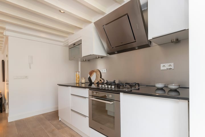 Photo 12 of Spuistraat 105-D