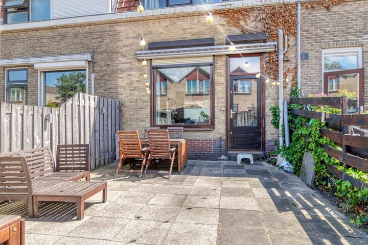 Foto 11 van Woudstraat 82