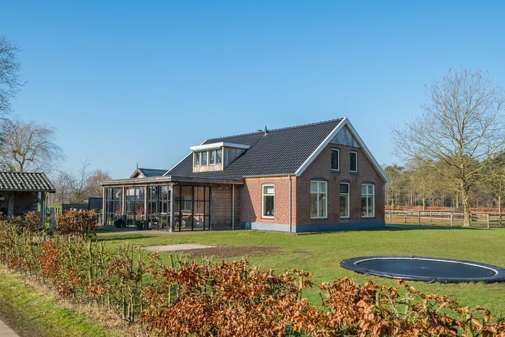 Photo 2 of Huttenweg 14