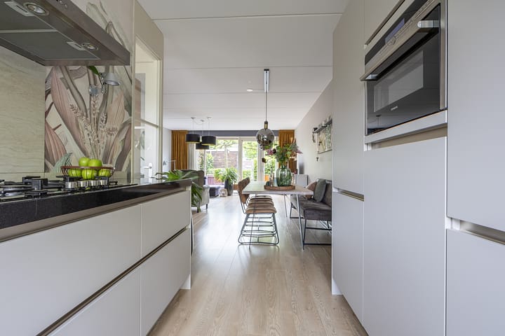 Foto 8 van Lessestraat 136