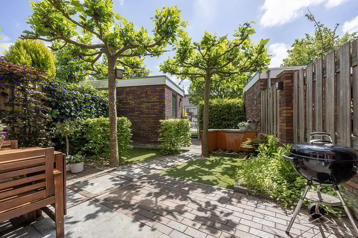 Foto 13 van Lessestraat 136