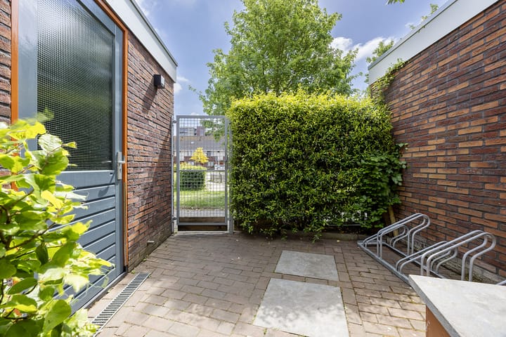 Foto 14 van Lessestraat 136