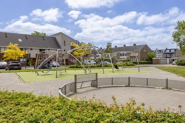 Foto 31 van Lessestraat 136