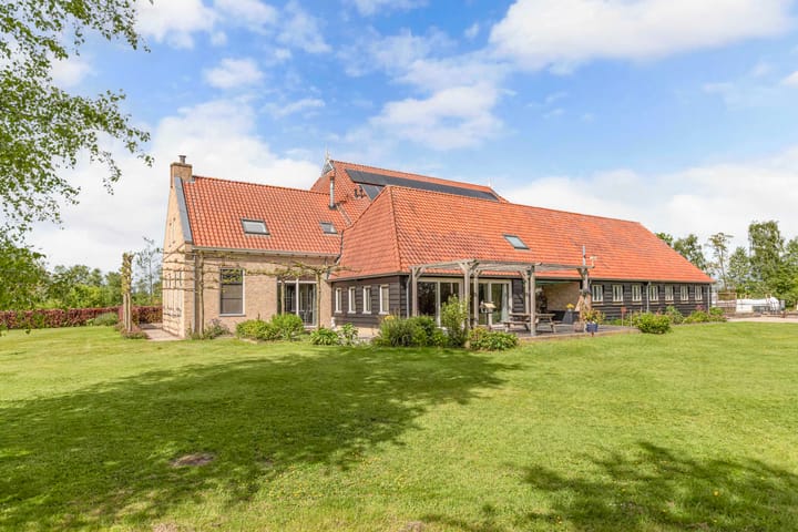 Photo 2 of Voetpad 81