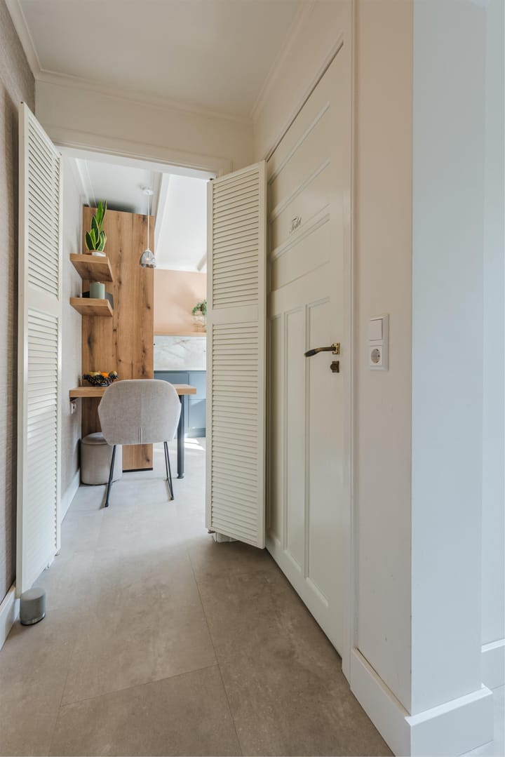 Photo 17 of Oosteinderweg 9