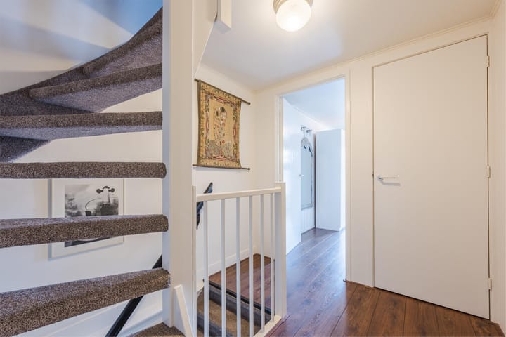 Photo 19 of Oosteinderweg 9