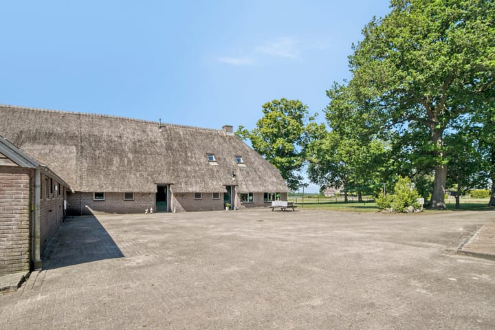 Photo 38 of Oosteinde 30