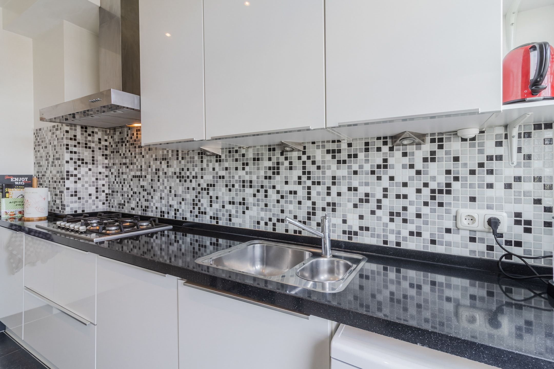 Foto 18 van Theresiastraat 140