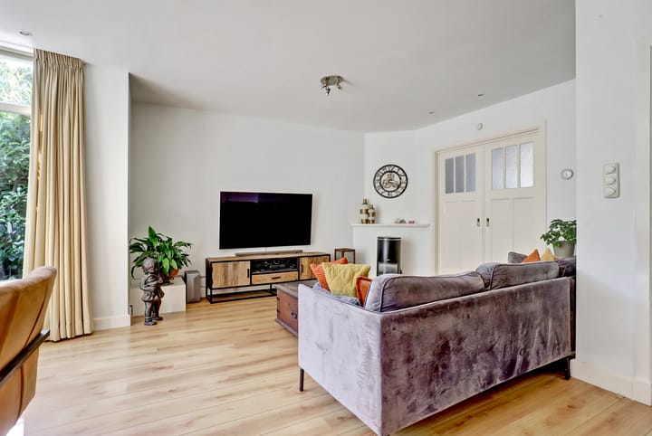 Photo 8 of Hobbemastraat 8