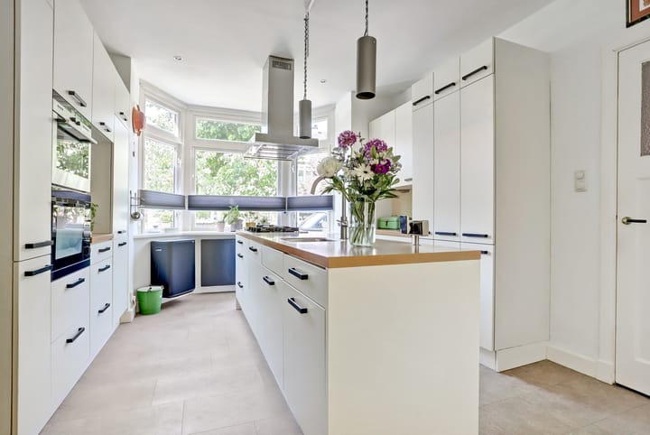 Photo 13 of Hobbemastraat 8