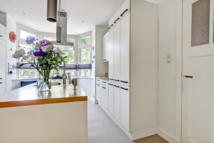 Photo 20 of Hobbemastraat 8