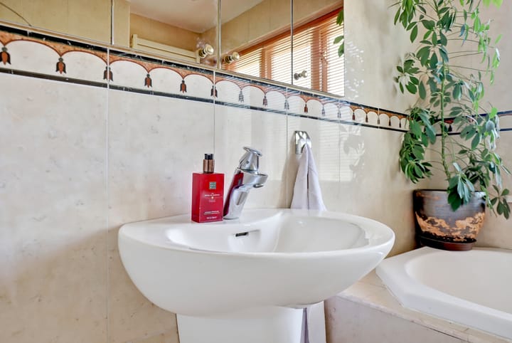 Photo 27 of Hobbemastraat 8